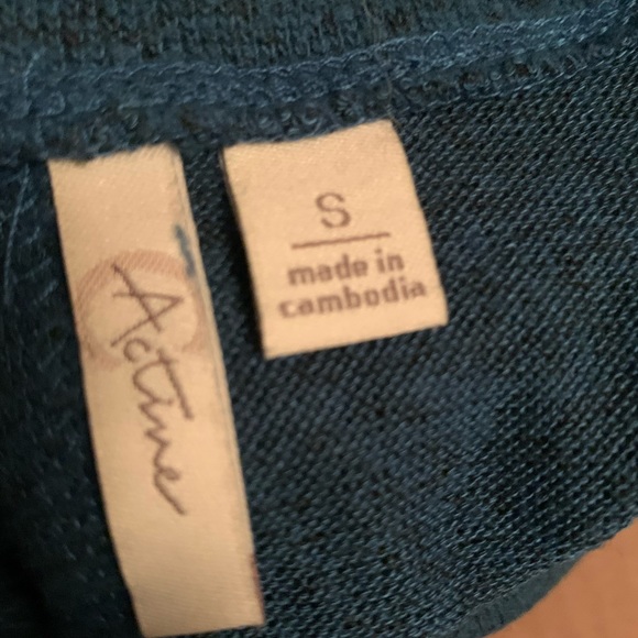 Women’s cold shoulder sweater - Picture 3 of 10